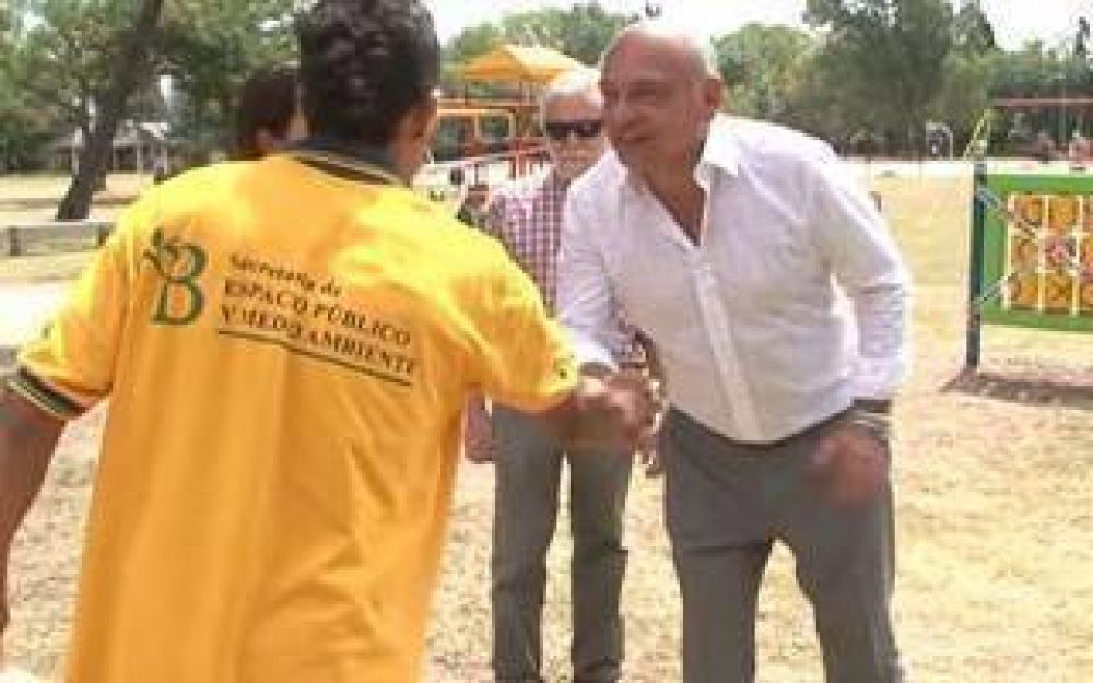 Almirante Brown: Bolettieri recorri� obras y entreg� subsidios