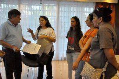 Peppo brind� apoyo a asociaci�n de perros callejeros de S�enz Pe�a