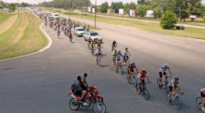 Emoci�n y congoja en el �ltimo adi�s al campe�n mundial de ciclismo Sebasti�n Cancio