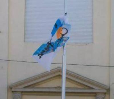 Ramiro Ortiz repudia el acto de izamiento de la insignia partidaria de La Campora