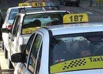 Los taxistas de Paran� atribuyen al incumplimiento de una ordenanza municipal la imposibilidad de blanquear a los trabajadores 