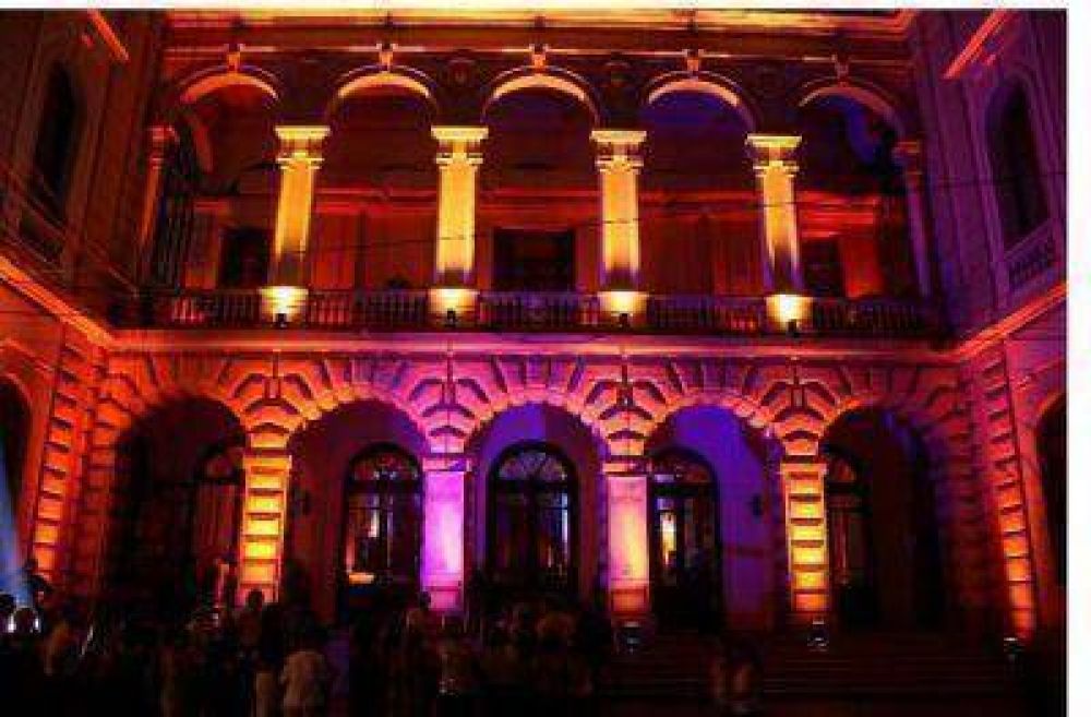 Apertura de la temporada 2015 en el �25 de Mayo� con el espect�culo �Flechas de la tribu, Met�fora en movimiento�