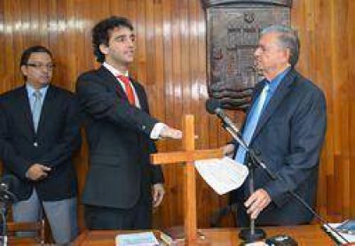 Lelio Manzanarez asumi� como concejal de la ciudad Capital