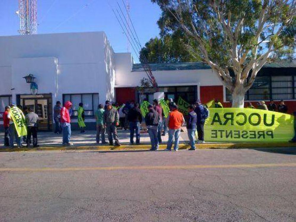 UOCRA: Nuevo reclamo frente a la municipalidad de Caleta Olivia