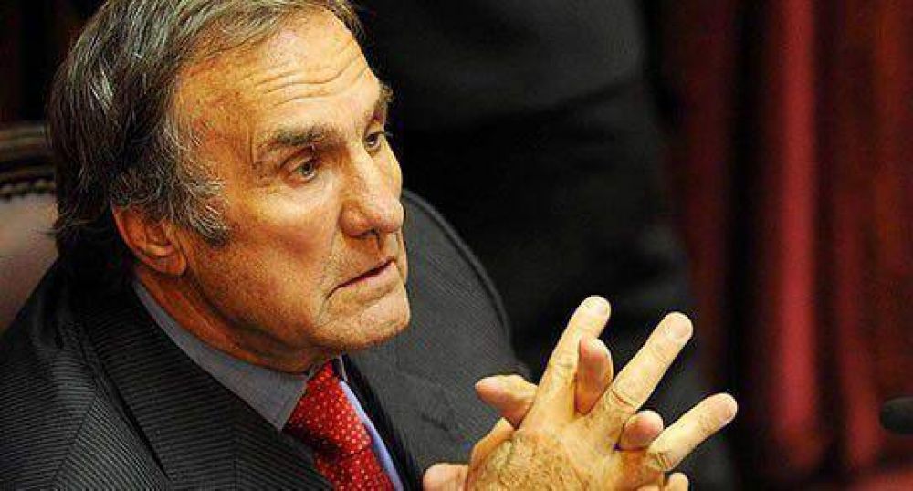 Reutemann dispar� contra el socialismo santafesino