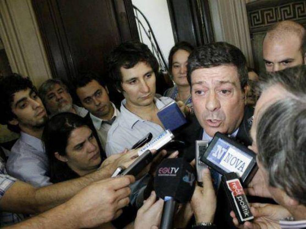 A caballo regalado: En medio de los conflictos gremiales, Mariotto asumir�a la gobernaci�n