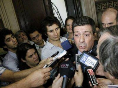 A caballo regalado: En medio de los conflictos gremiales, Mariotto asumir�a la gobernaci�n