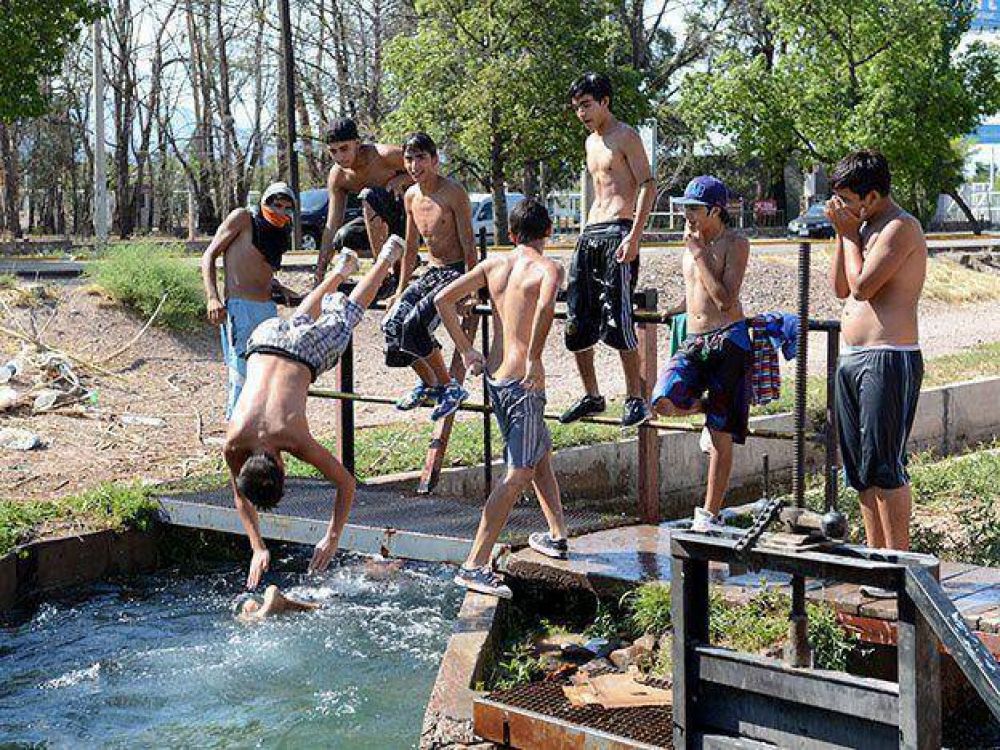 Sancionar�n con multas o c�rcel a quienes se ba�en en lugares no autorizados
