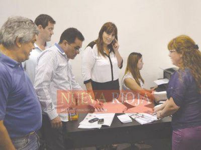 Unos once partidos pol�ticos formaron un frente electoral