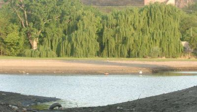 Buscan a una adolescente que fue arrastrada por el agua en La Calera