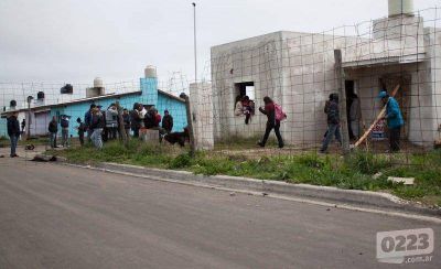 Amenazan a vecinos de la Villa de Paso con usurpar las viviendas del Plan Dignidad