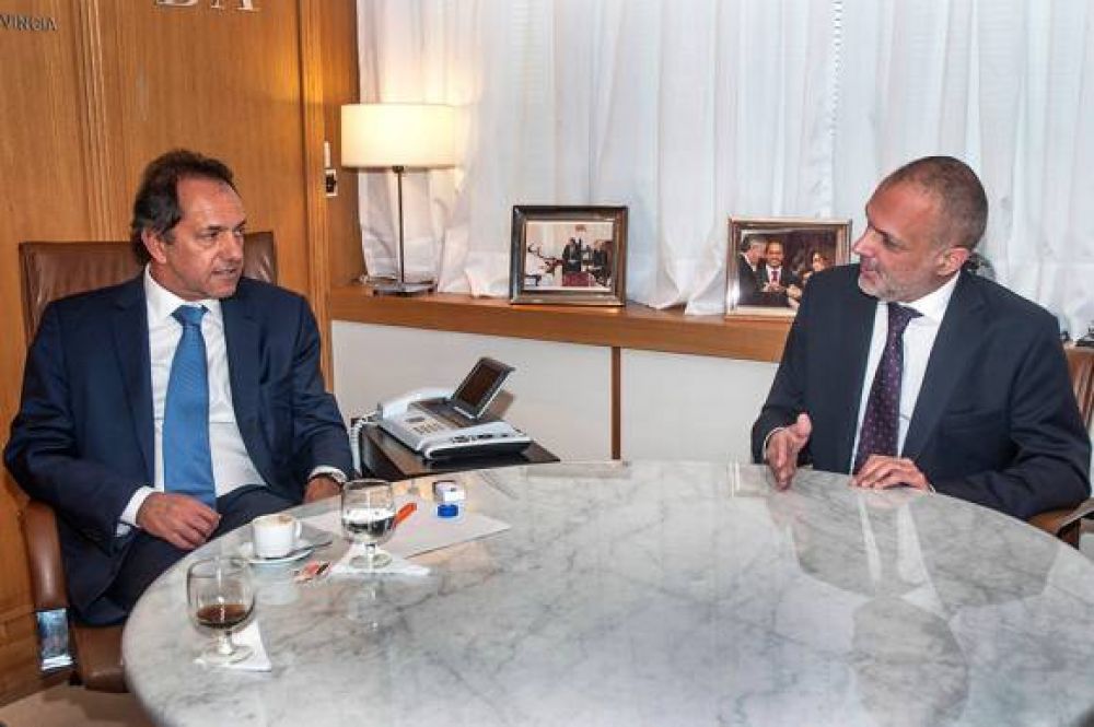 Scioli transmiti� a Buzzi apoyo y puso a disposici�n recursos de Buenos Aires para combatir los incendios en la Cordillera