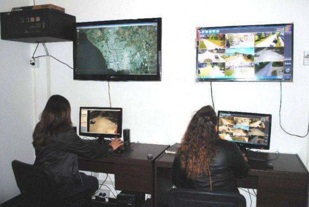 REPRESENTANTES DE DISTINTAS INSTITUCIONES VISITAN EL CENTRO DE MONITOREO Y VIDEOVIGILANCIA MUNICIPAL