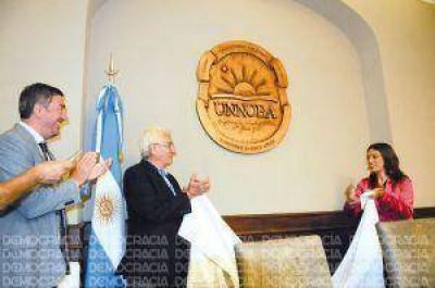 Se present� el escudo de la Unnoba