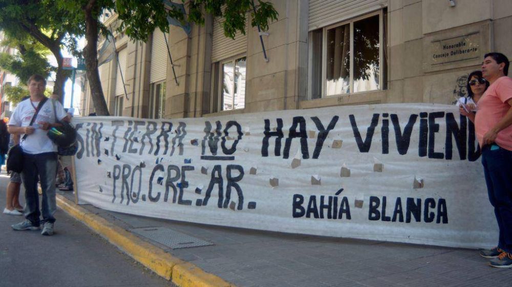 Beneficiarios de Pro.Cre.Ar planean acampar frente a la Municipalidad para reclamar tierras
