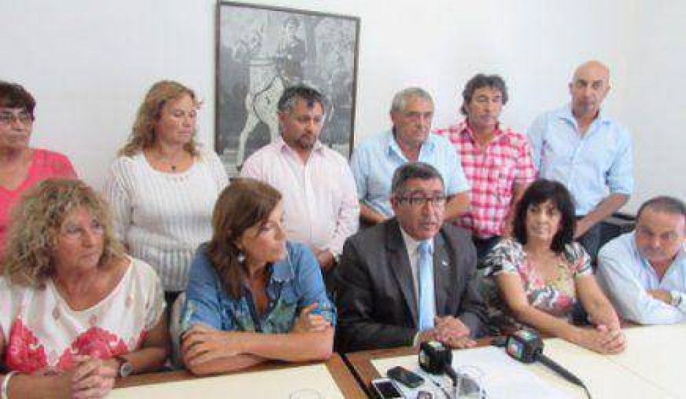 Legisladores no �albertistas� retoman control del bloque del FpV