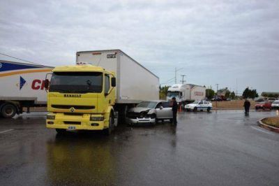 Dos choques con importantes da�os materiales en menos de una hora
