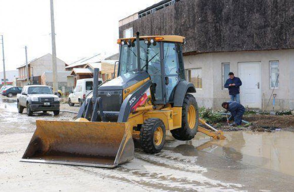 Contin�an los trabajos de mejora en la red cloacal en barrio Camioneros