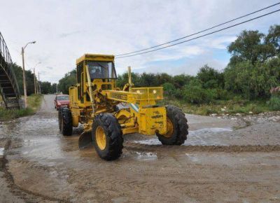 Merlo: tras el temporal, limpian calles y arroyos