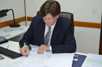 Jos� Riccardo anunci� su precandidatura a Gobernador