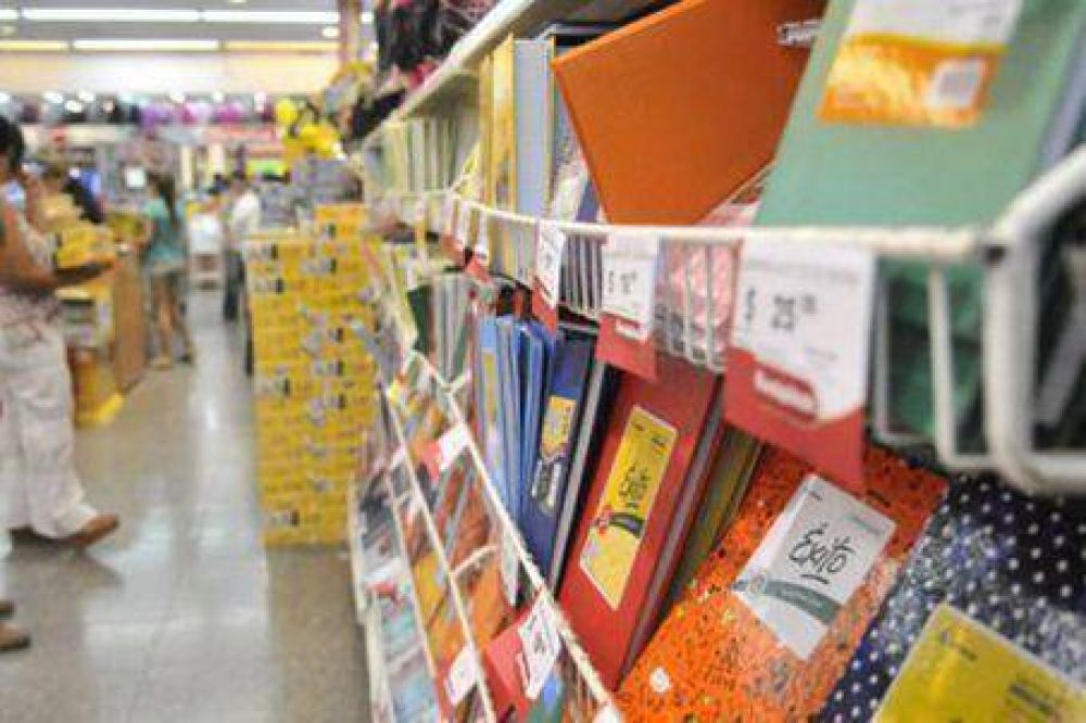En los supermercados ya se ofrece la canasta escolar subsidiada aunque con faltantes
