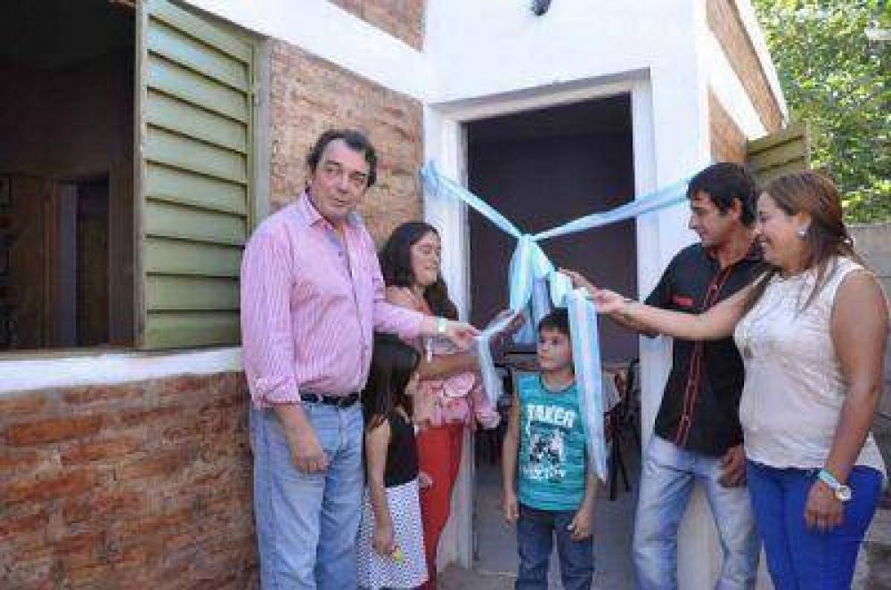 Inauguran viviendas sociales en La Banda