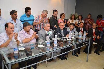 Igual que en la provincia, el Intendente de la Capital anunci� aumento salarial del 30% para municipales