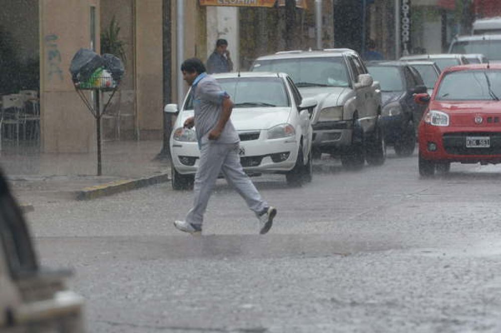La lluvia lleg� a la provincia y hubo un notable descenso de la temperatura