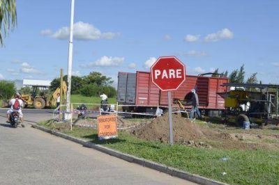 La Municipalidad instala modernos sem�foros en el cruce de Ruta 12 y Centenario