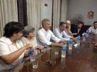La Plata: De Narv�ez visit� la Casa de la Empleada