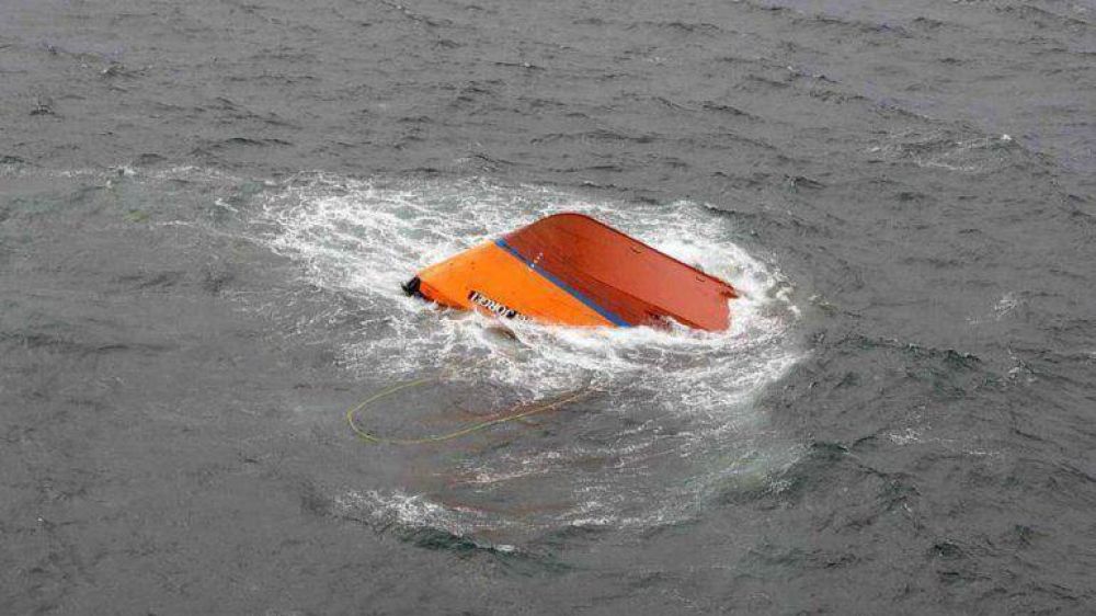 Pesquero hundido: eval�an mandar buzos a revisar el barco
