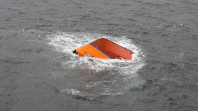 Pesquero hundido: eval�an mandar buzos a revisar el barco