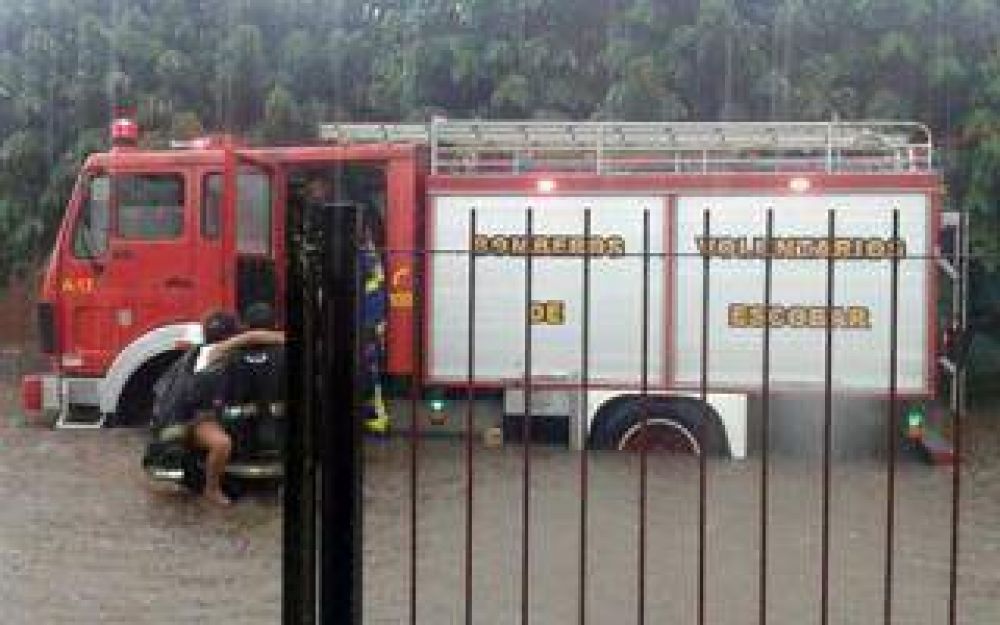Fuerte temporal dej� un muerto y 200 evacuados en Escobar