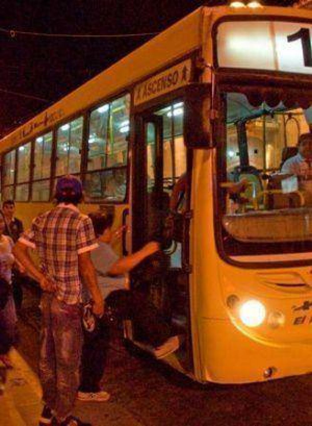 El lunes comienzan a entregar los carn�s del boleto estudiantil