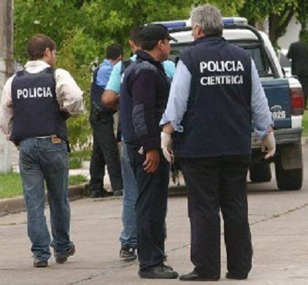 Motochorros balearon a un repartidor de pan en el barrio Las Heras