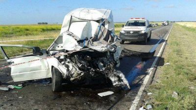 Un hombre muri� y otro termin� grave tras chocar una camioneta contra una ambulancia