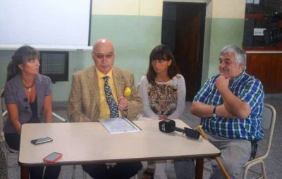 Gorosito entreg� un importrante aporte econ�mico a la Escuela T�cnica N�1 General Savio 