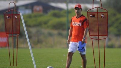 �Mora por Cavenaghi? River practicar� y Gallardo ensayar�a con los titulares, pensando en Belgrano