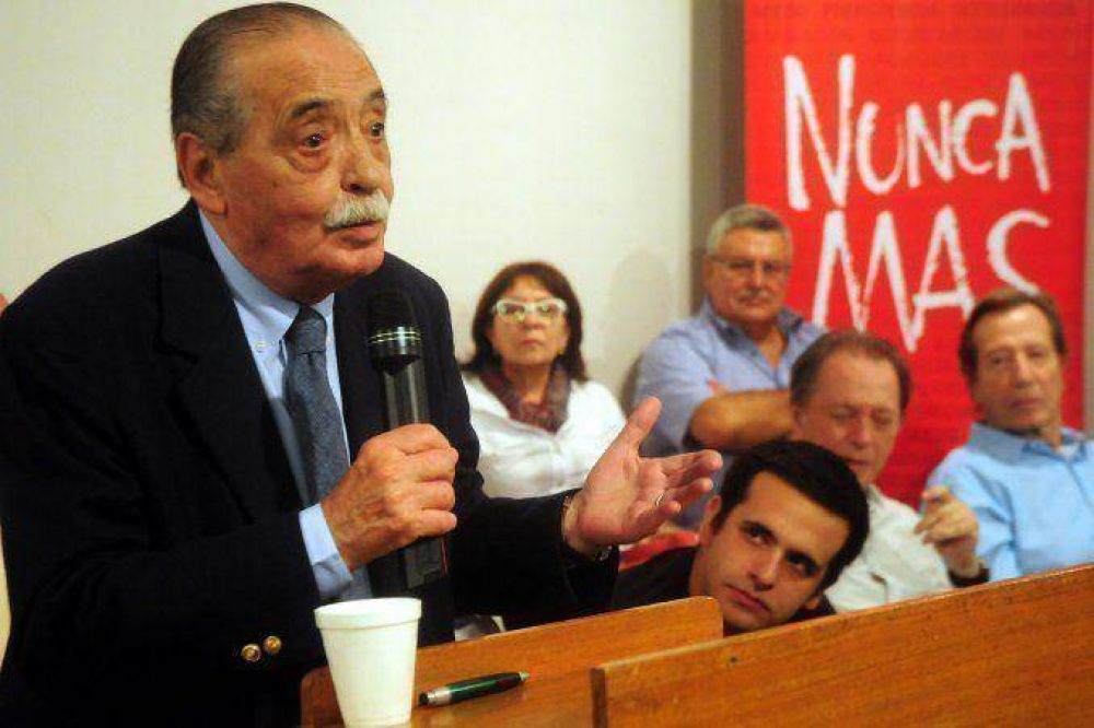 Muri� el ex fiscal Julio Strassera