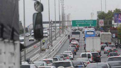 Demoras en la autopista 25 de Mayo por las obras del Metrobus