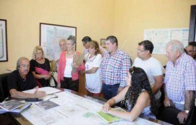 El Municipio se comprometi� a realizar un trazado preliminar de calles en el barrio Smata