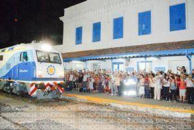 Junn record su pasado ferroviario y sali a recibir al nuevo tren a Retiro