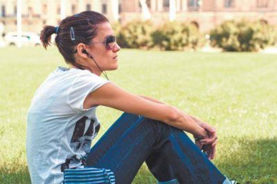 M�s de 1100 millones de chicos corren riesgo de escuchar mal