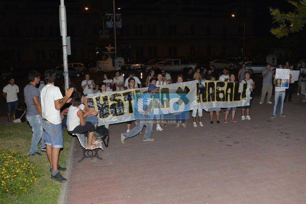 A un mes del fallecimiento de Magal�, familiares pidieron justicia frente a Tribunales