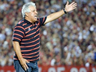 El t�cnico de Newell's apuesta por un esquema de juego fijo hasta el final