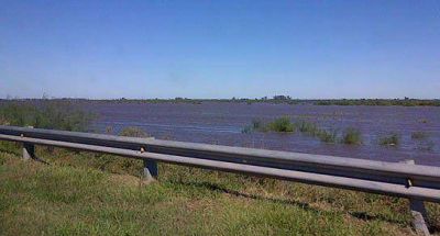 Se monitorea la crecida del r�o Salado