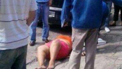 Una mujer fue apu�alada por su pareja en la calle