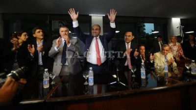 Juan Manzur: �Que Dios nos ayude; quiero gobernar Tucum�n�