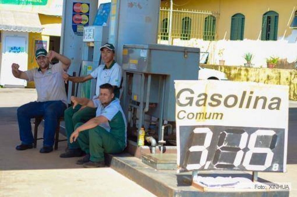 Rousseff no cede ante la dura protesta de camioneros y env�an tropas a las rutas brasile�as