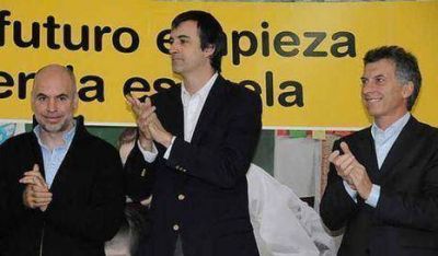 Anuncian 32% de aumento a docentes porte�os